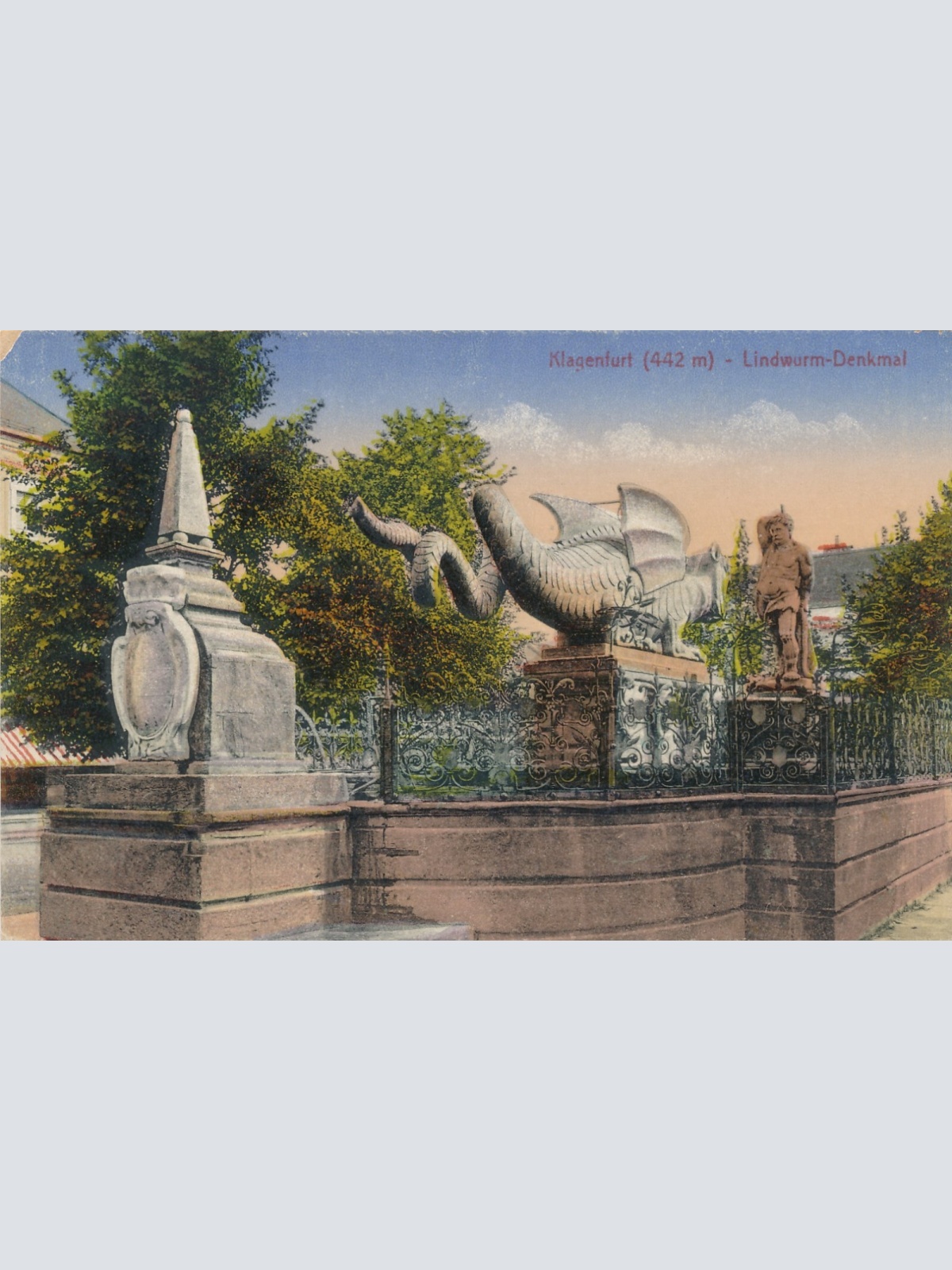 AK aus Klagenfurt mit Lindwurm Denkmal Kärnten (10465)