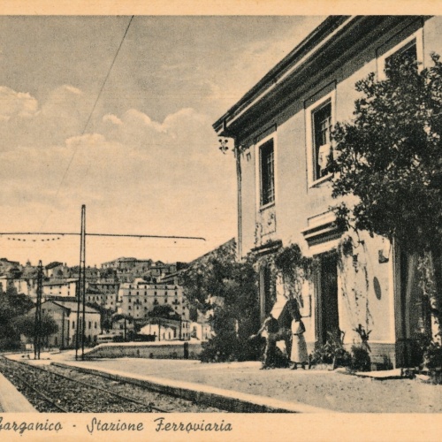 AK aus Rodi Garganico Stazione Ferrovaria Italien Ansichtskarte (10941)