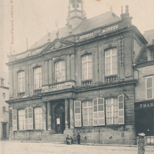 AK aus Rethel Hotel de Ville Frankreich Ansichtskarte (11036)