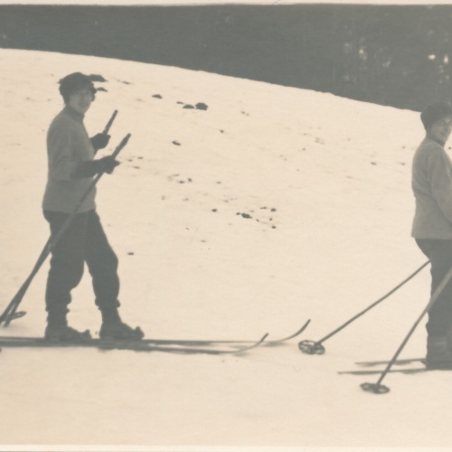 AK aus Bad Ischl Menschen am Skifahren Oberösterr. Ansichtskarte (10350)