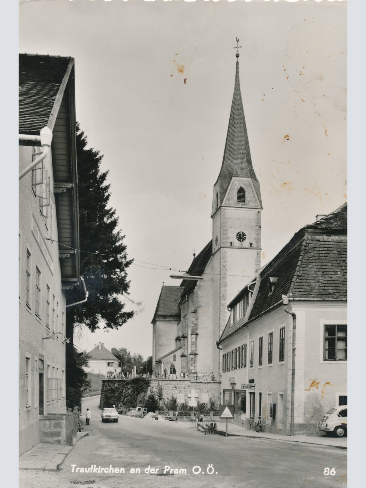 AK aus Traufkirchen an der Pram mit Kirche Ansichtskarte (10001)