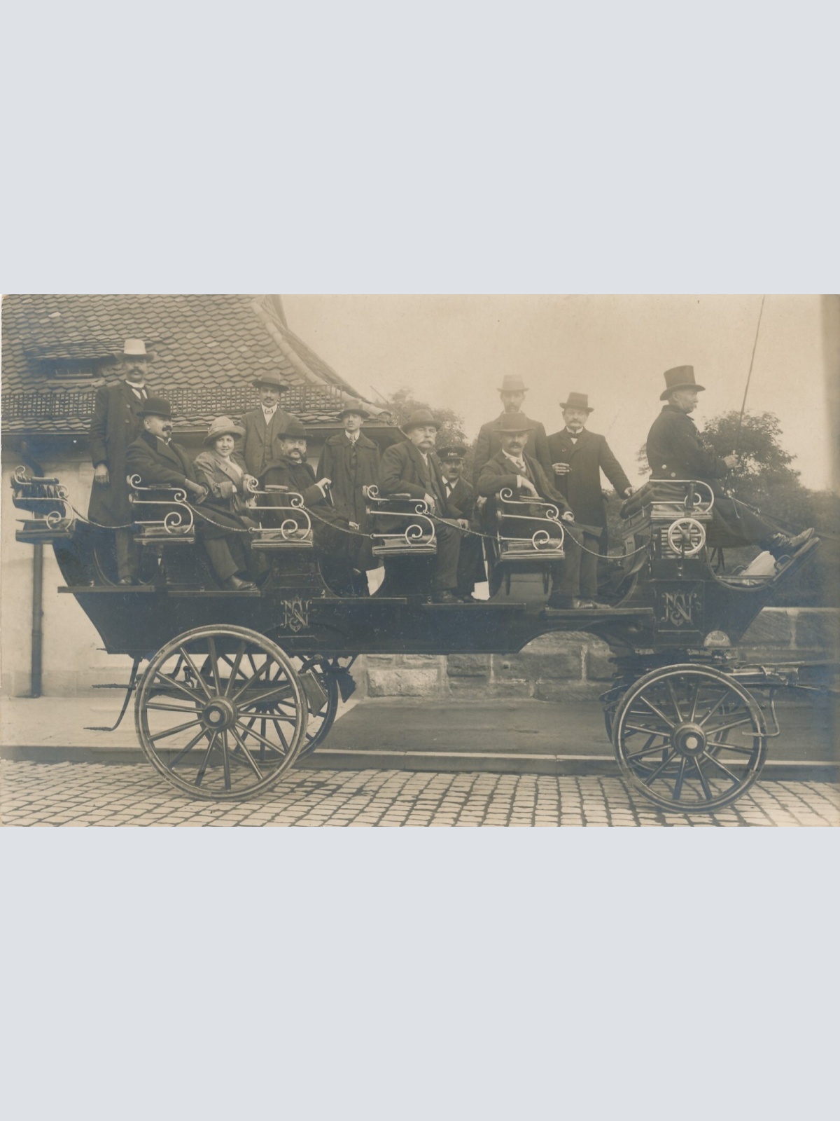 AK Annodazumals Menschen auf Großer Kutsche in Nürnberg (10743)