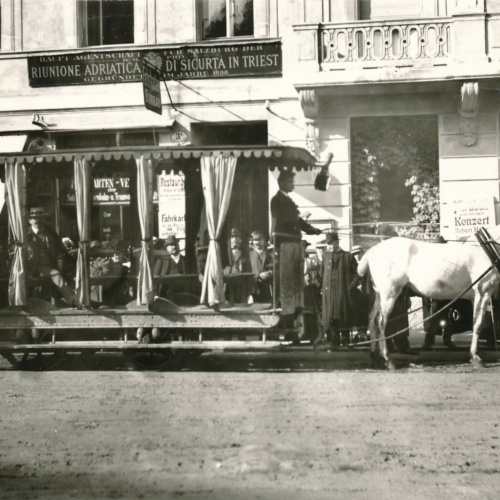 Foto - Karte  Straßenbahn Kutsche Ansichtskarte (11449)