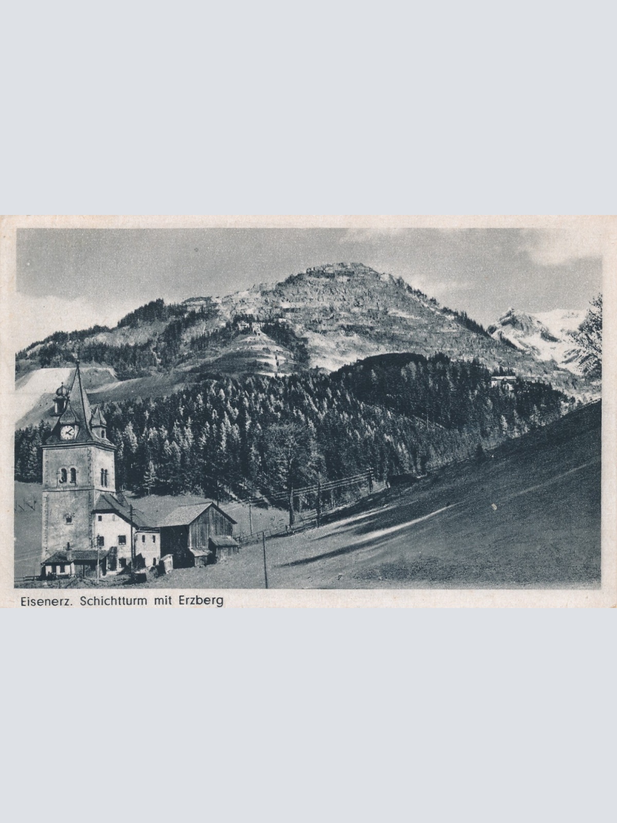 AK aus Eisenerz mit Schichtturm und Erzberg Steiermark Ansichtskarte (12429)