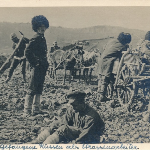 AK Gefangene Russen als Strassenarbeiter Ansichtskarte (11865)