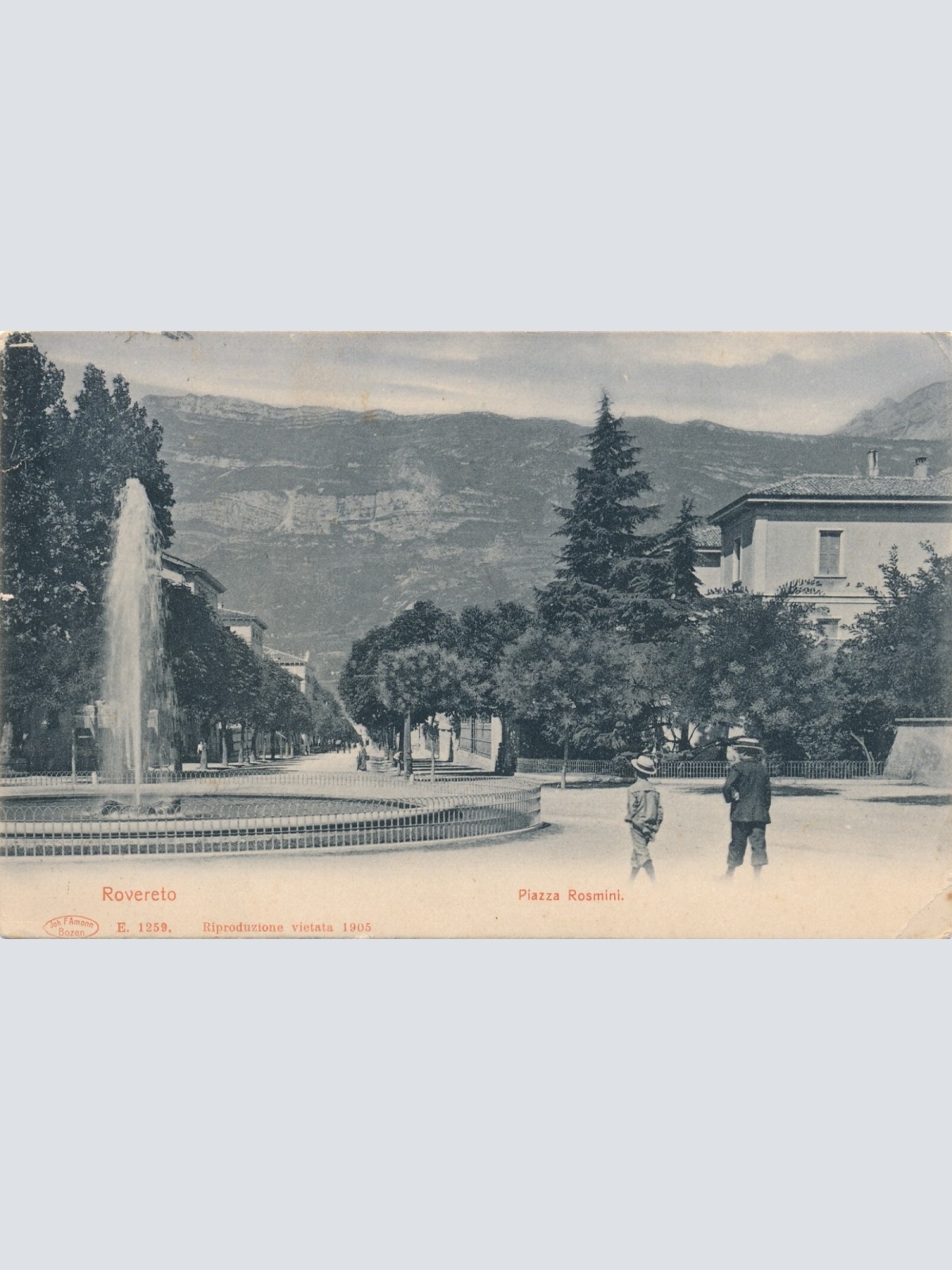 AK aus Roverto mit Brunnen Piazza Rosmini Italien Ansichtskarte (12541)