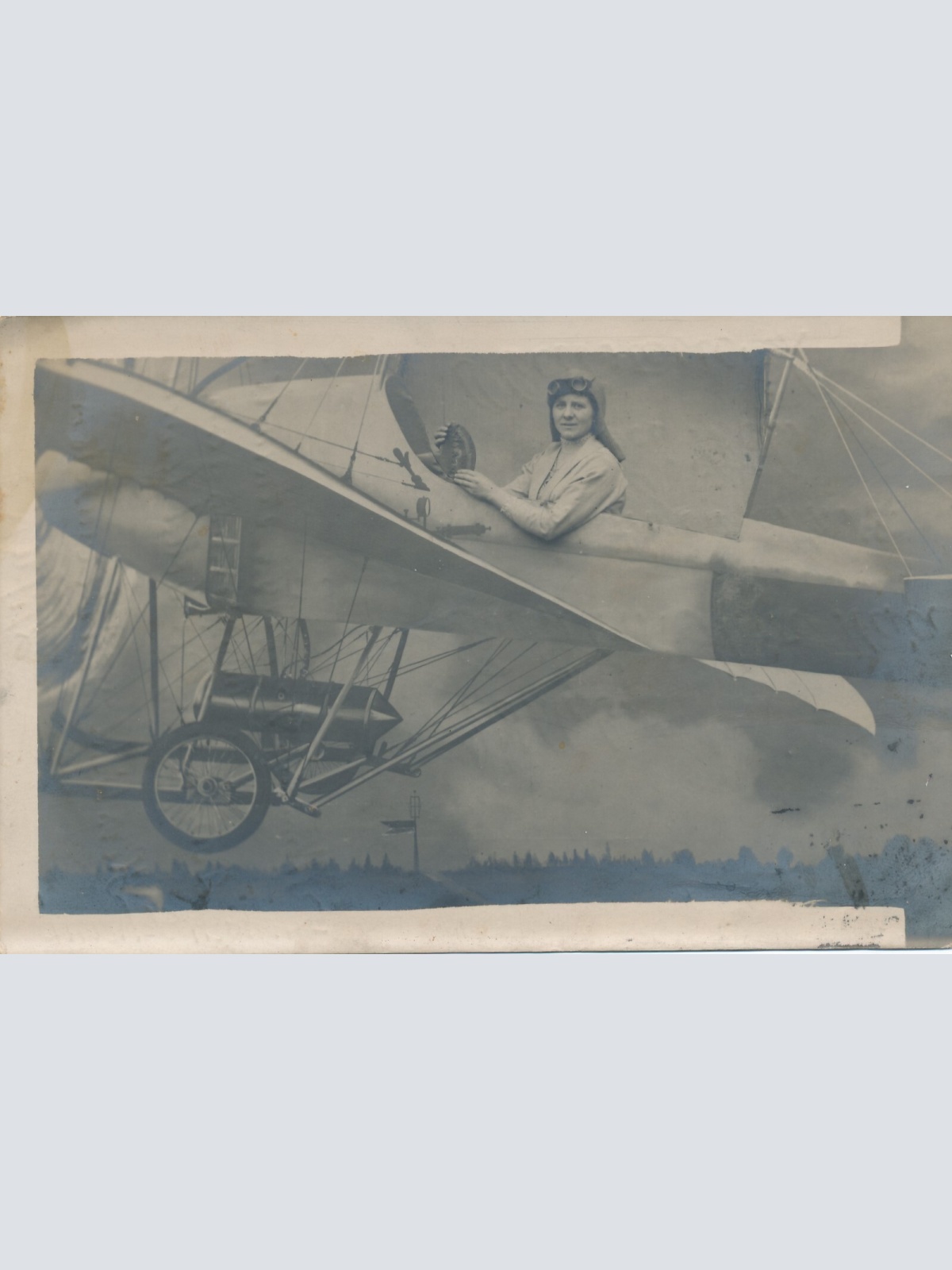 Motiv - Karte Flugzeug mit Frau Ansichtskarte (12514)