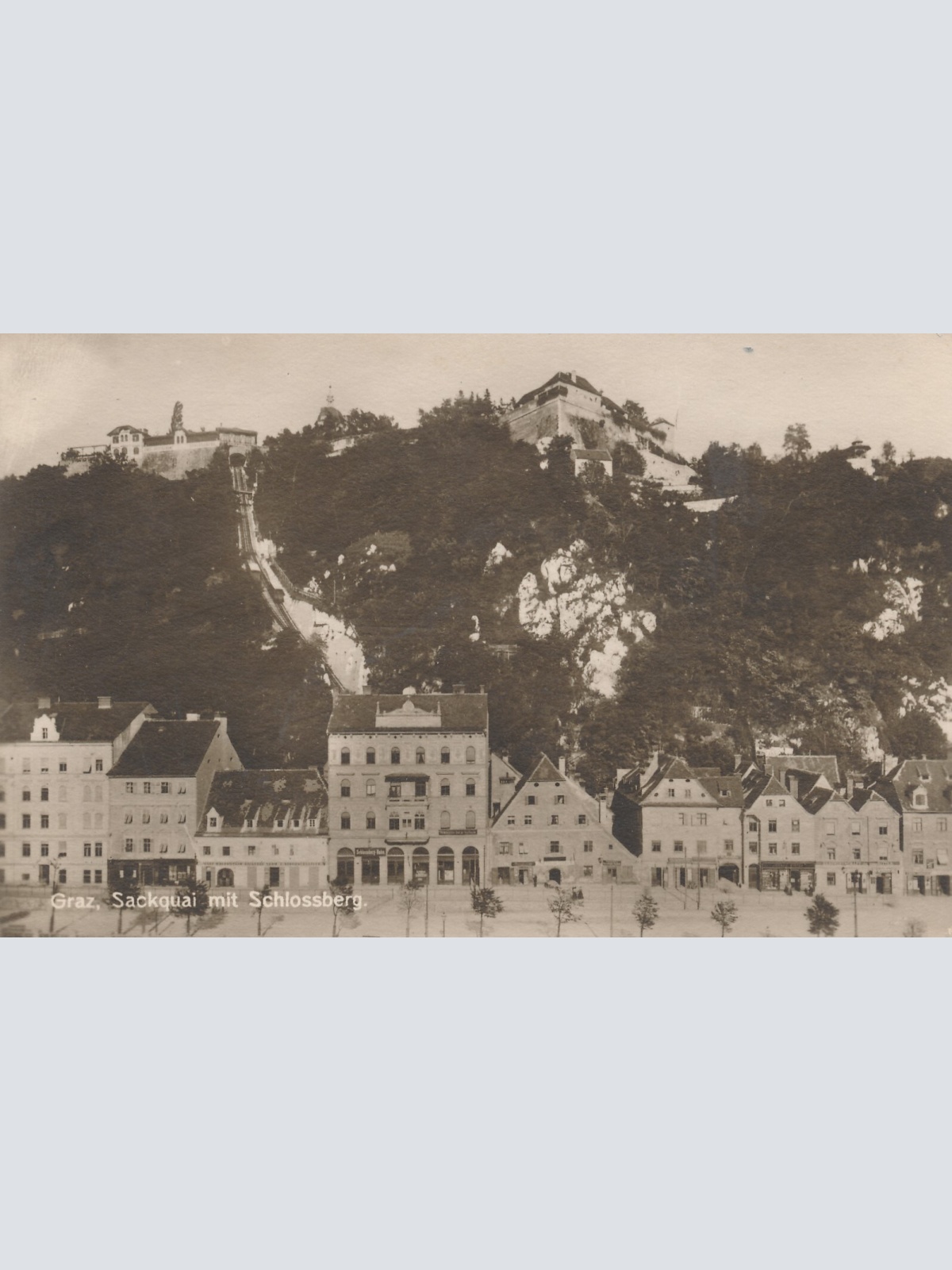 AK aus Graz Sackquai mit Schlossberg Steiermark Ansichtskarte (13454)