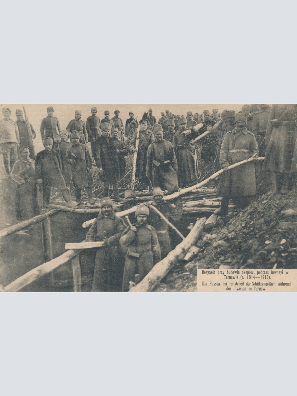 AK Russen bei der Arbeit der Schützengräben Invasion Tarow Ansichtskarte (12898)