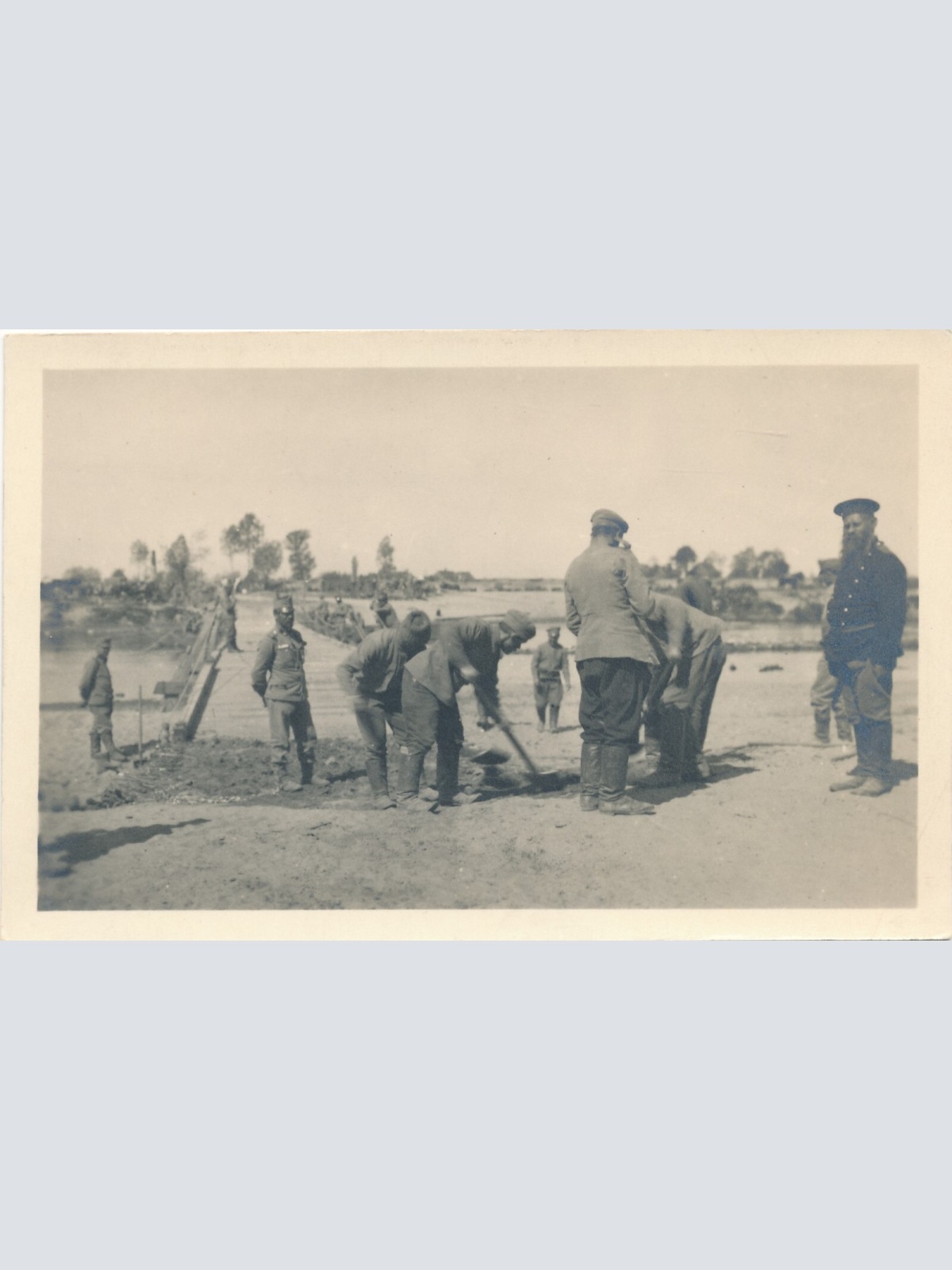 AK Russische Kriegsgefangene beim Straßenbau Ansichtskarte (12897)