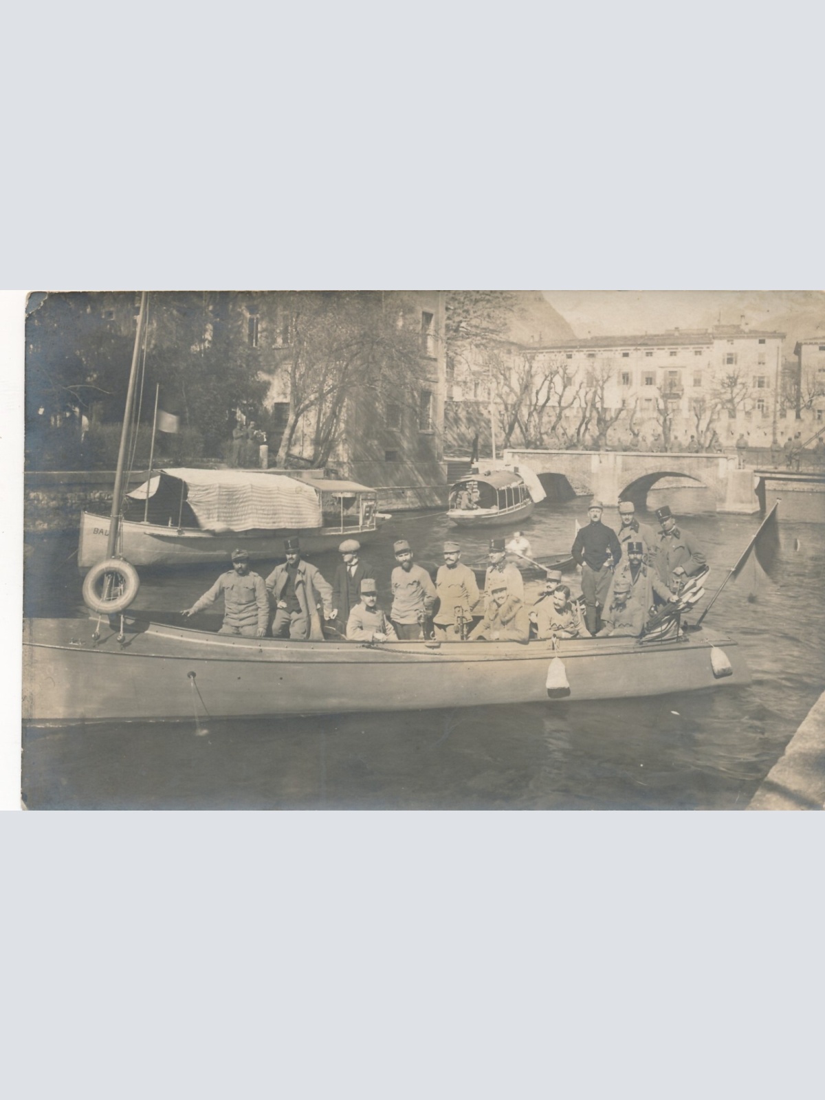 AK Soldaten am Boot Ansichtskarte (13964)