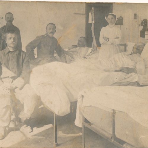 AK von Verletzten Soldaten Ansichtskarte (13971)