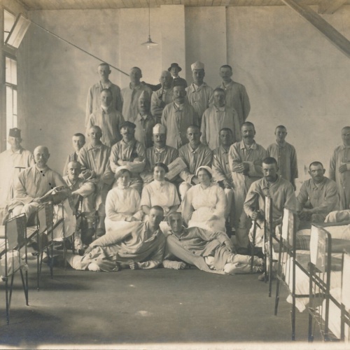 AK von Verletzten Soldaten im Krankenhaus Ansichtskarte (13972)