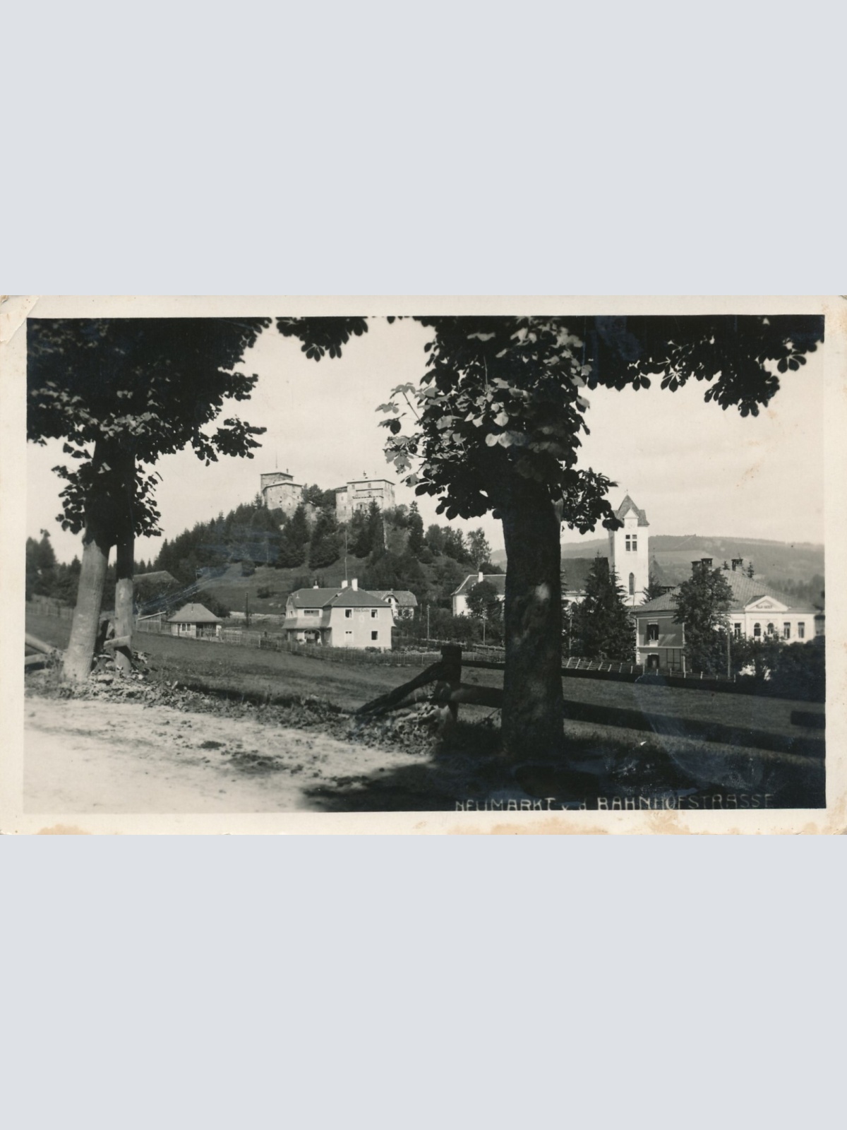 AK aus Neumarkt von der Bahnhofstrasse Steiermark Ansichtskarte (14126)