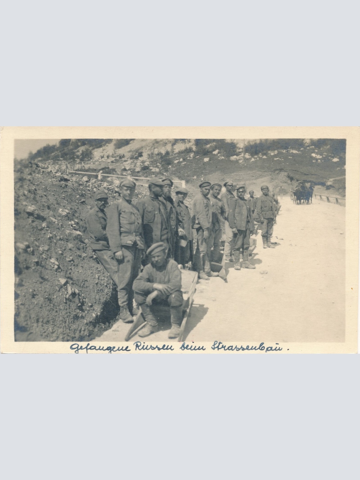 AK gefangene Russen beim Straßenbau Ansichtskarte (14013)