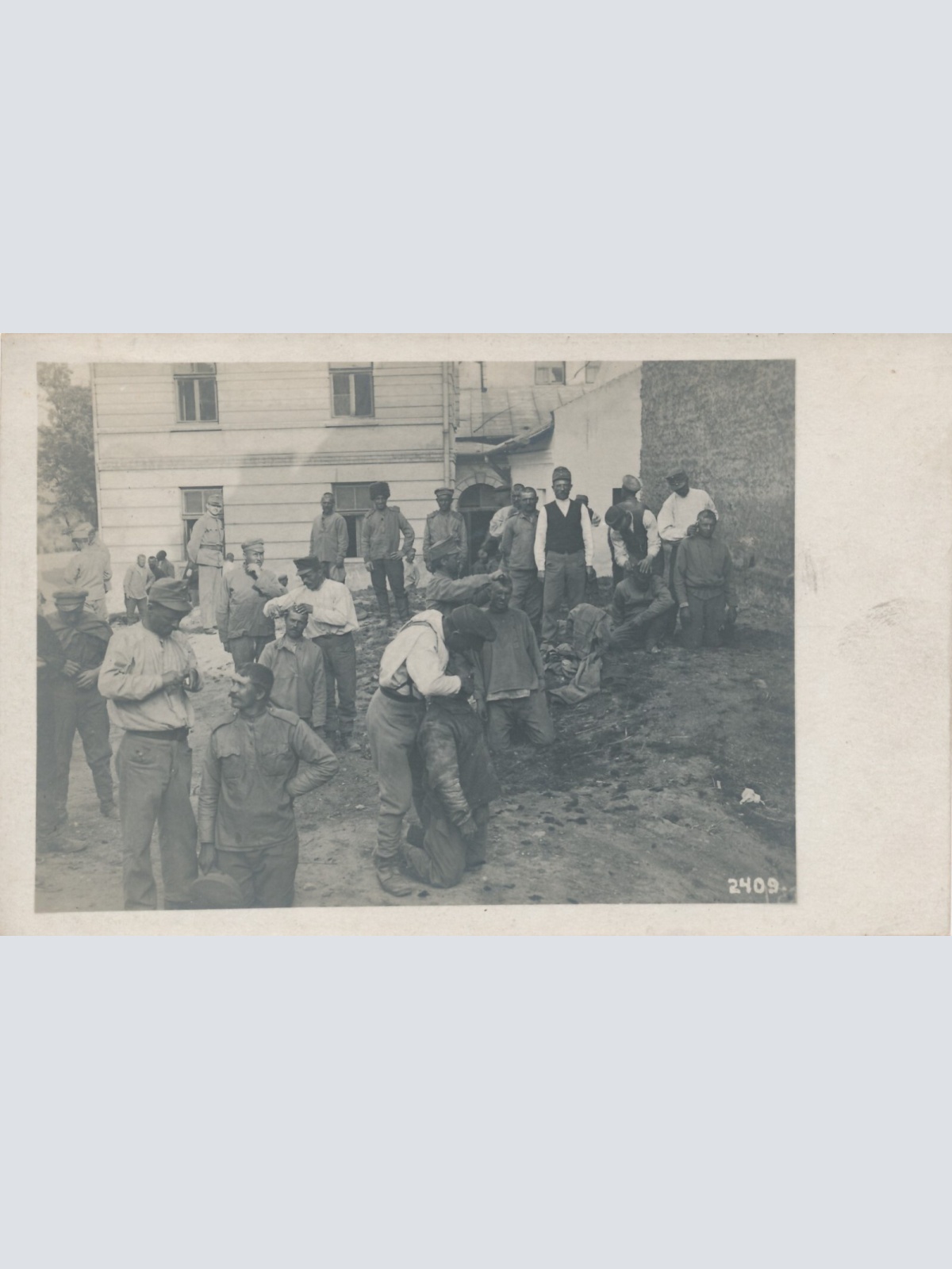 AK die Toilette der Russen nach der Gefangennahme Ansichtskarte (14019)