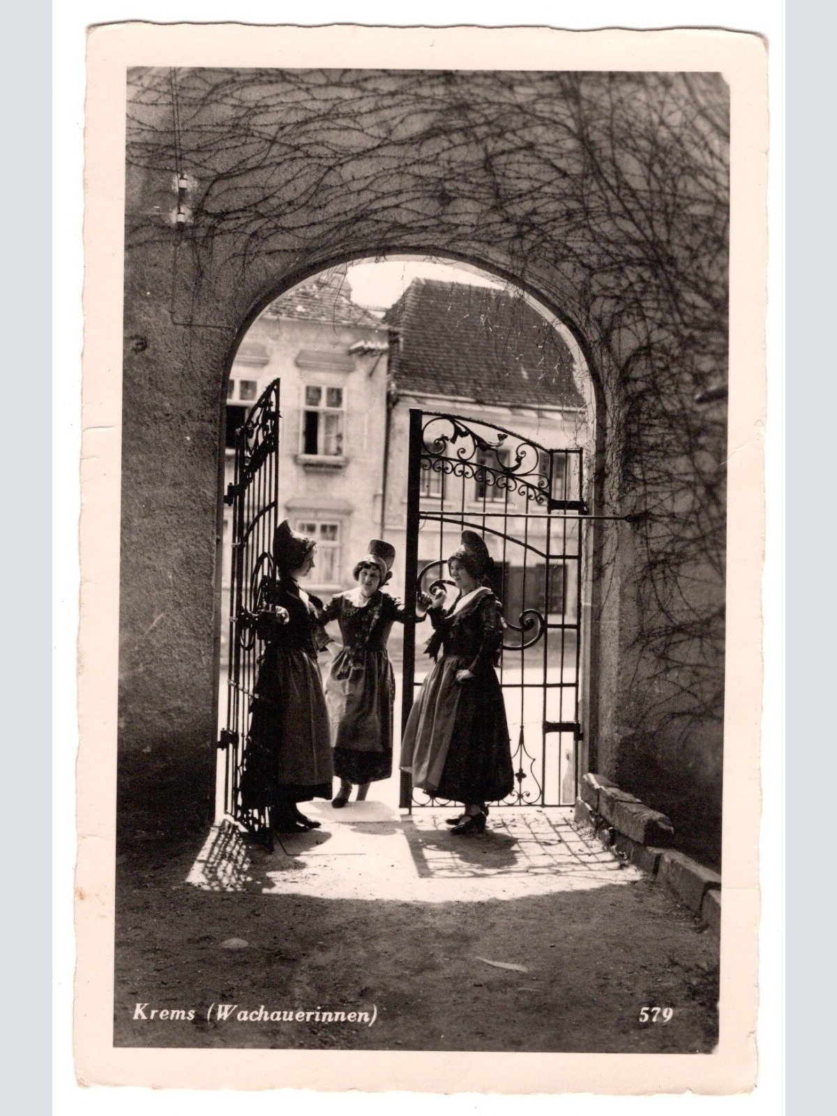 AK, Krems an der Donau, Wachauerinnen, Niederösterreich, Ansichtskarte (S6013)