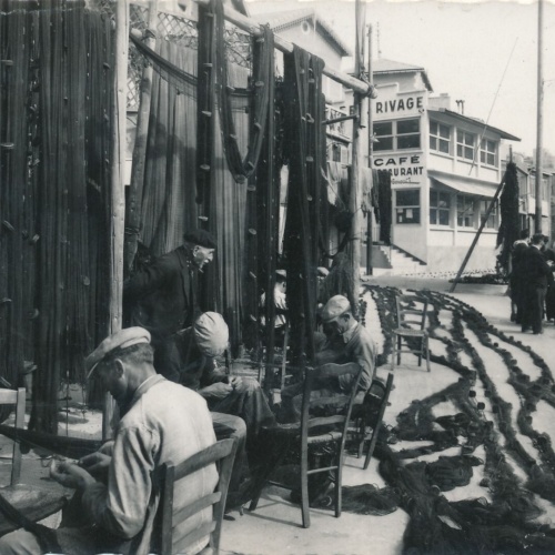 AK aus Marseille Fischer beim Netzflechten Frankreich Ansichtskarte (14382)