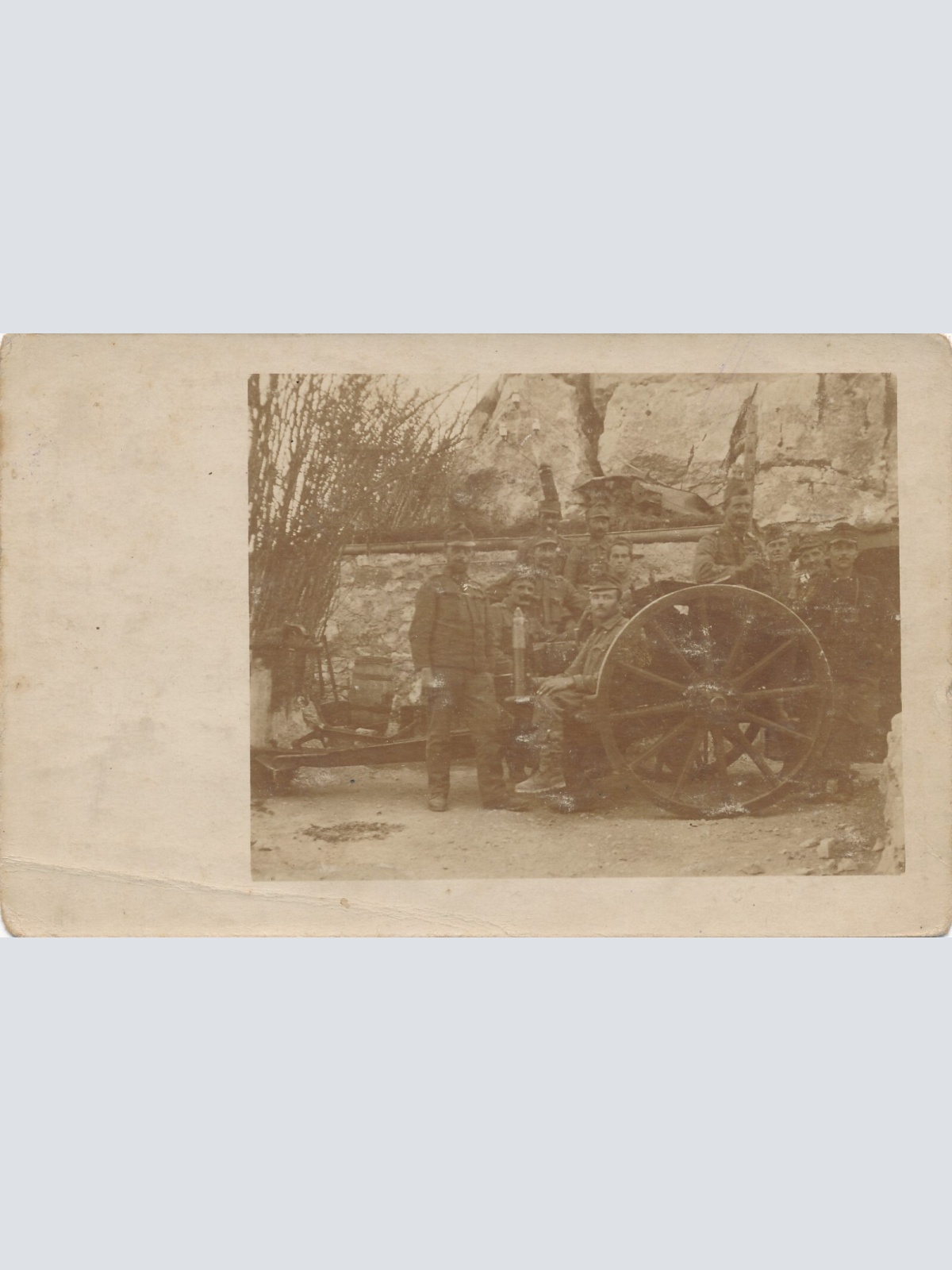 AK Soldaten Geschütz Gestell Militaria Ansichtskarte (14537)