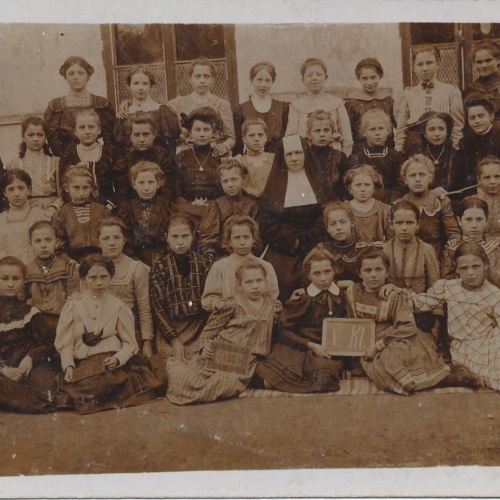 AK Klassenfoto mit Schüler V. Kl. Ansichtskarte Annodazumals (14599)