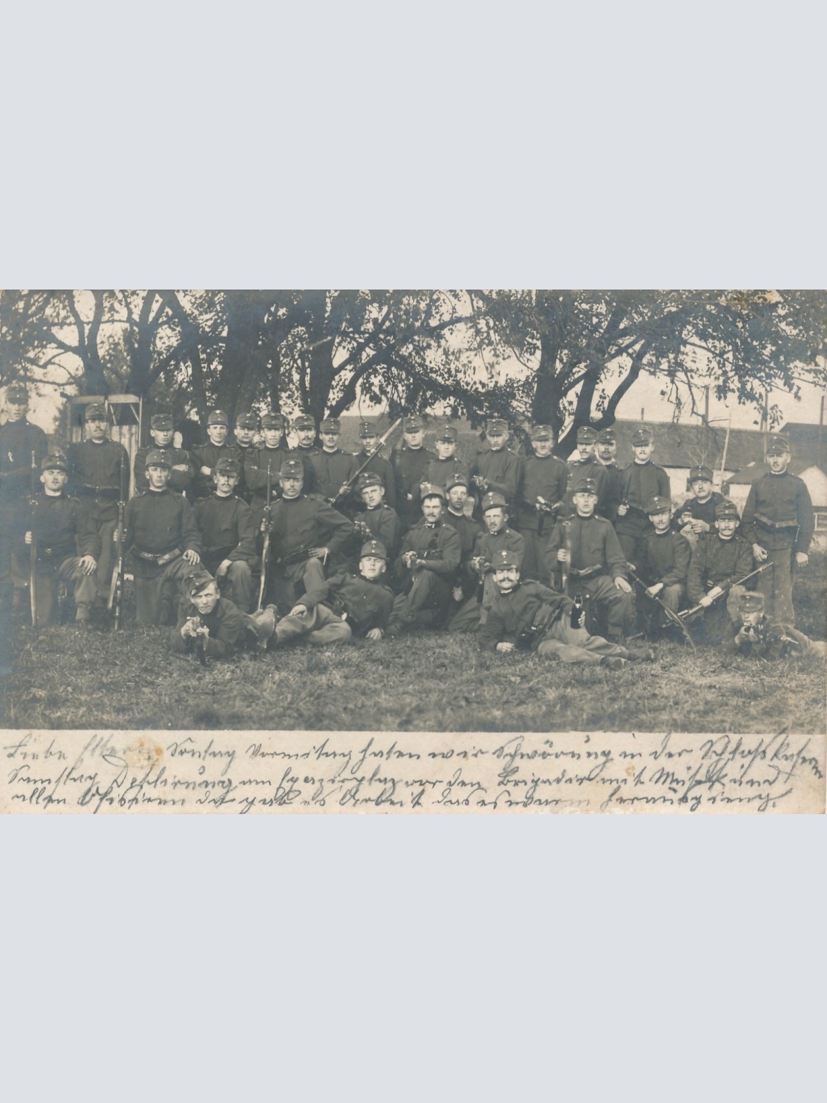 AK von einem Gruppenfoto der Soldaten Militaria Ansichtskarte (14662)