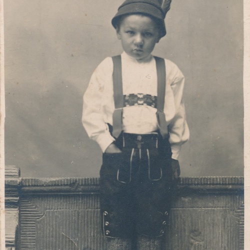 AK Annodazumals Kind in Tracht Ansichtskarte (14860)