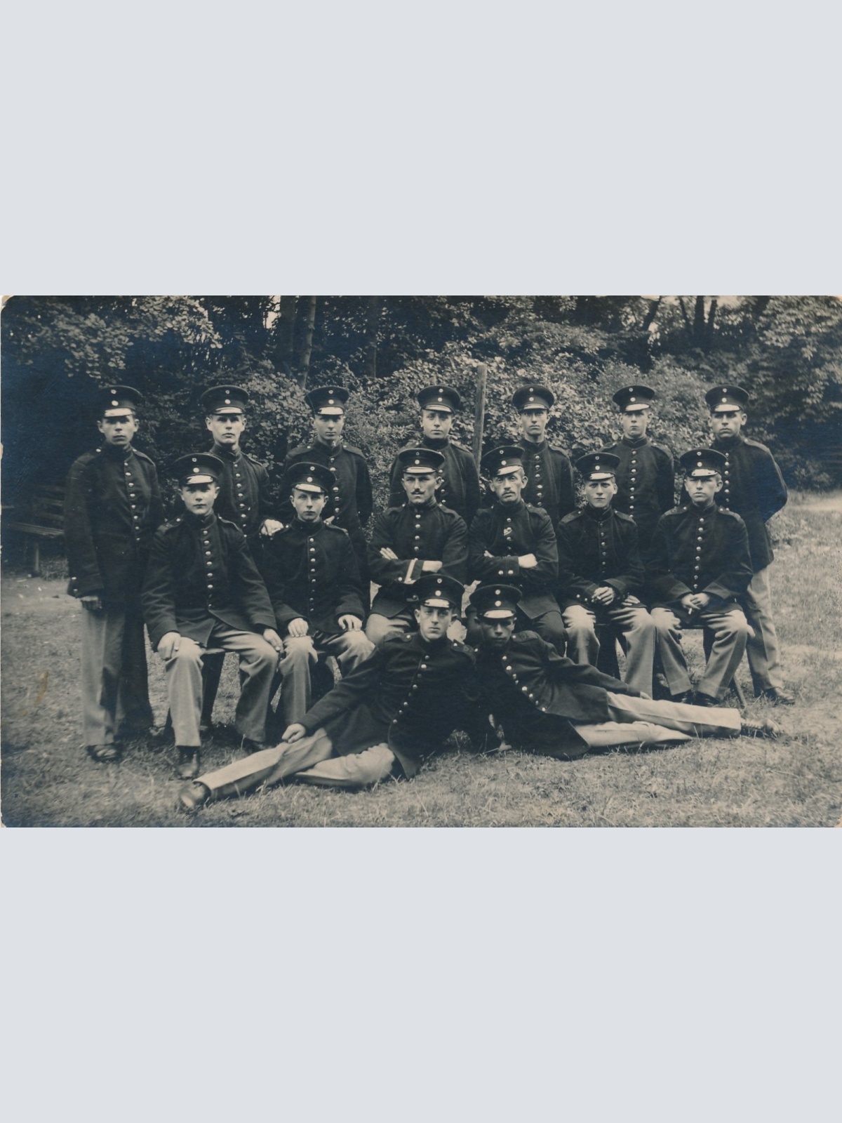 AK Mannschaftsfoto von Soldaten Militaria (14807)