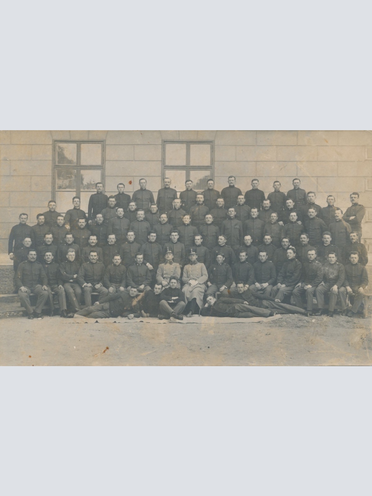 AK Mannschaftsfoto von Soldaten Militaria (14728)