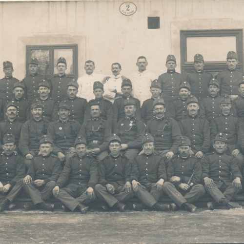 AK Manschaftsfoto von Soldaten Militaria (14731)