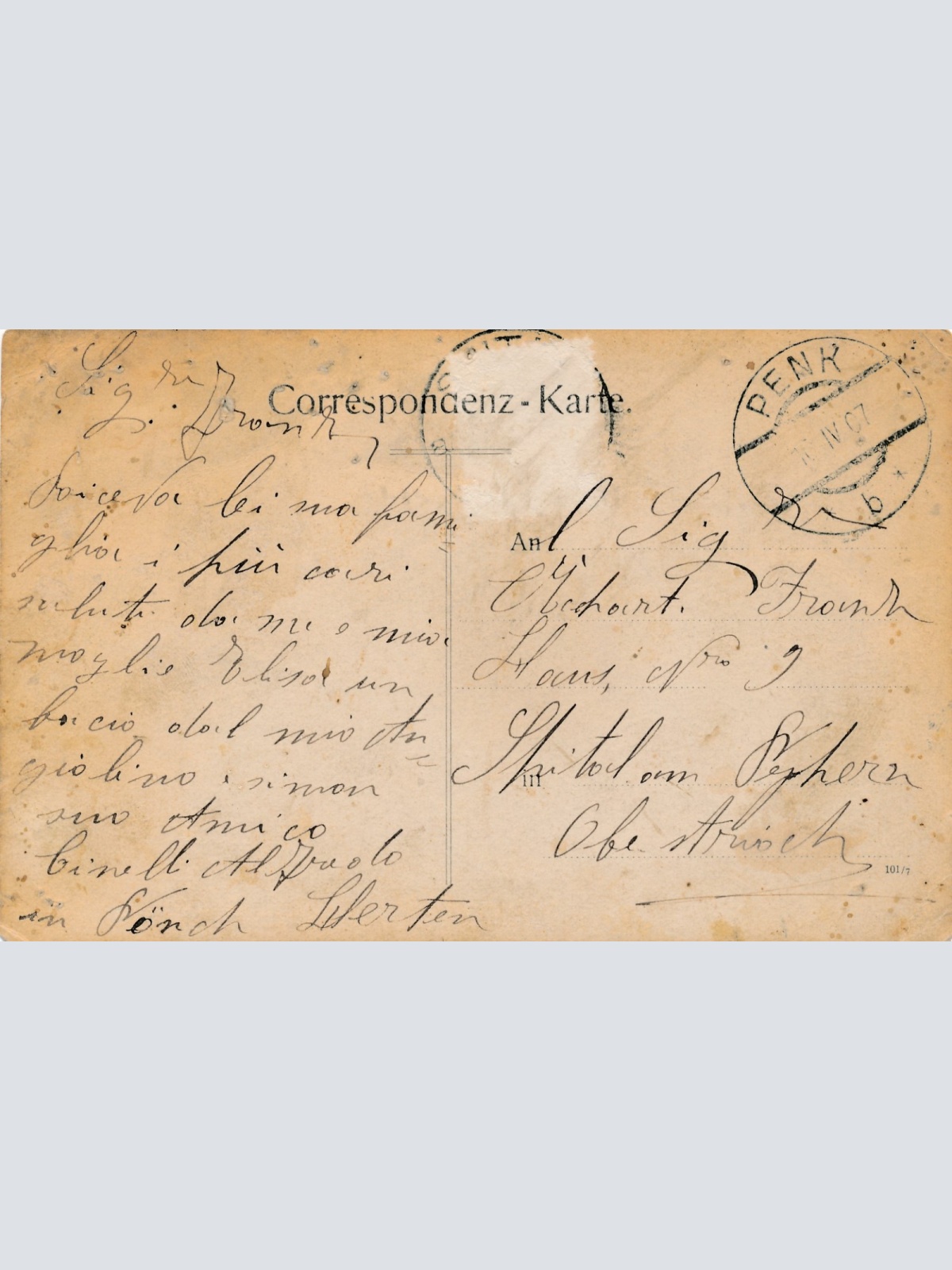 AK Annodazumals Familie vor einer Waldhütte Ansichtskarte (14988)