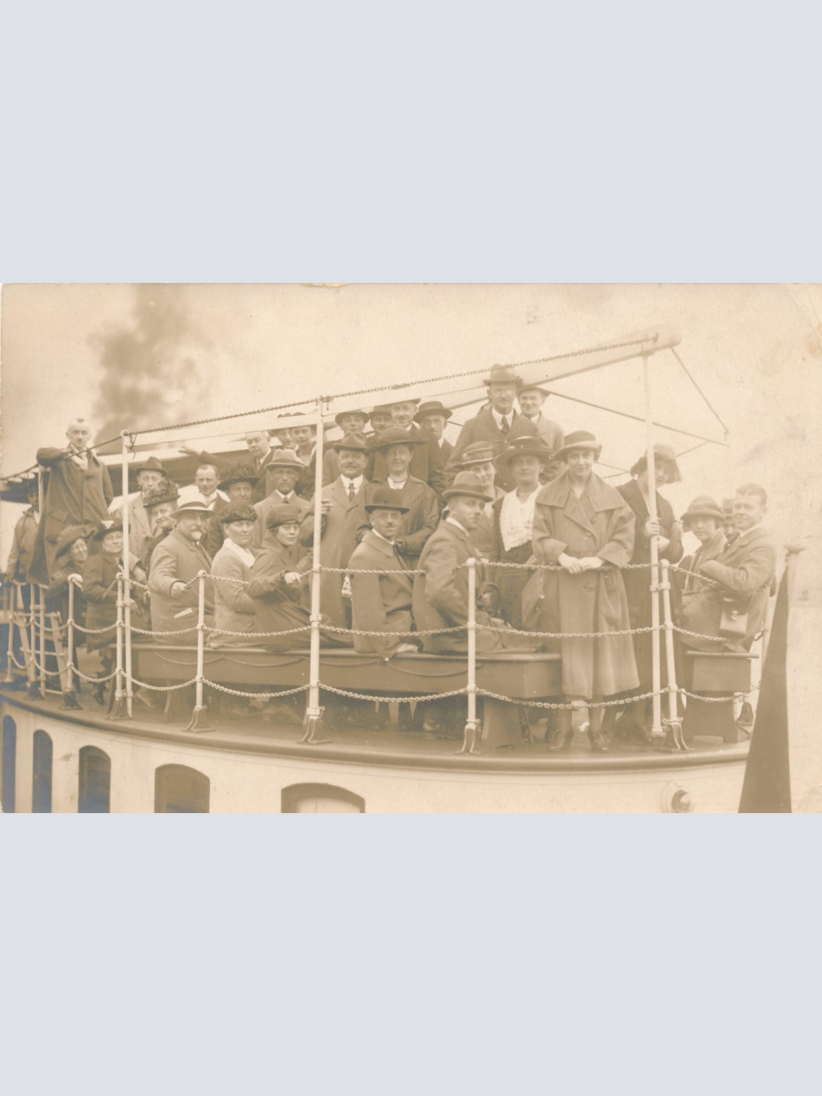 AK Annodazumals Menschen auf der Fähre Ansichtskarte (14870)