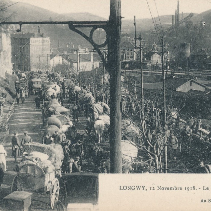 AK aus Longwy im November 1918 mit Soldaten Militaria (14999)