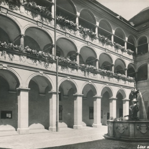 AK aus Linz an der Donau Landhaushof Oberösterreich Ansichtskarte (15275)