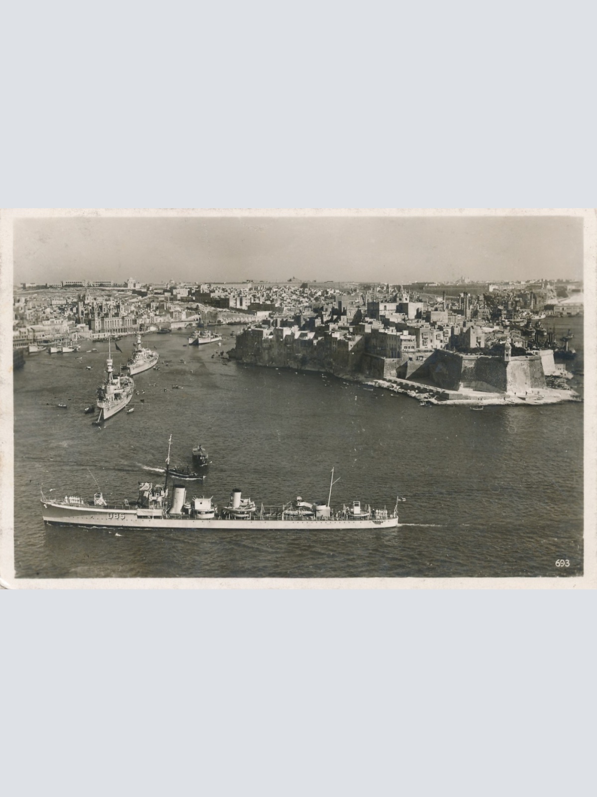 AK aus Malta mit Dampfschiffen Hafen Ansichtskarte (15936)