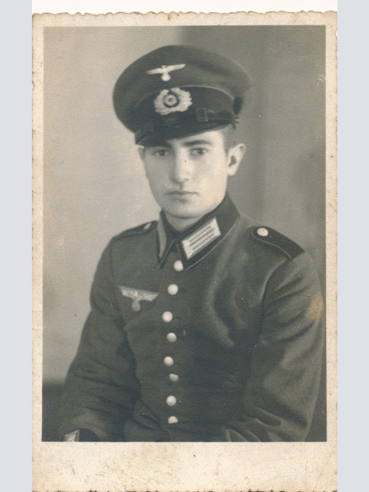 AK von einem Panzerjäger in Uniform mit Kopfbedeckung Ansichtskarte (15406)