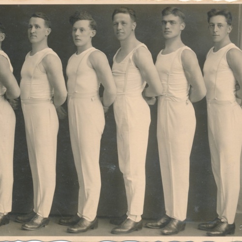 AK Annodazumals von sechs Turnern mit Namen auf Rückseite Ansichtskarte (15780)