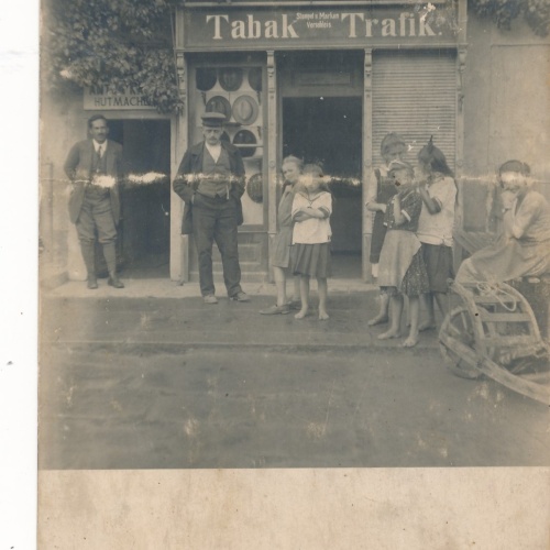 AK Annodazumals mit Tabak Trafik Ansichtskarte (15912)