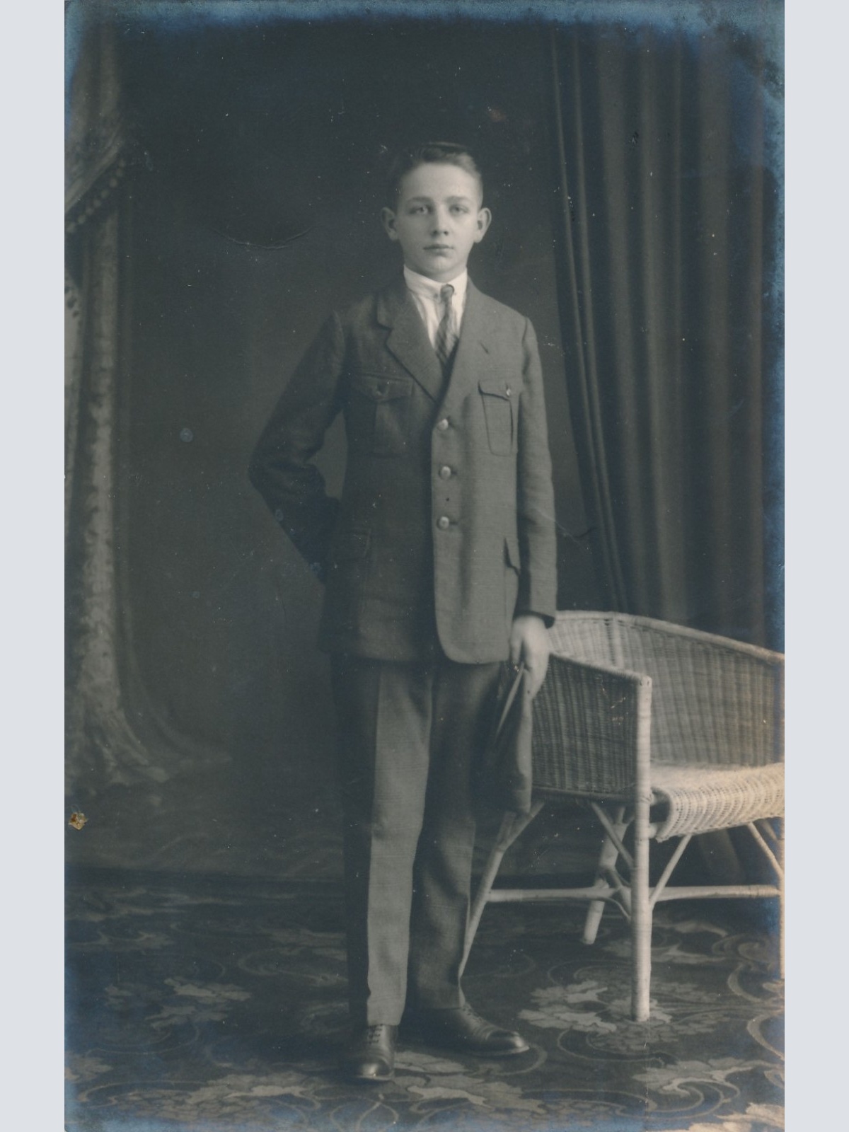 AK Annodazumals von einem Jungen Ansichtskarte (15770)