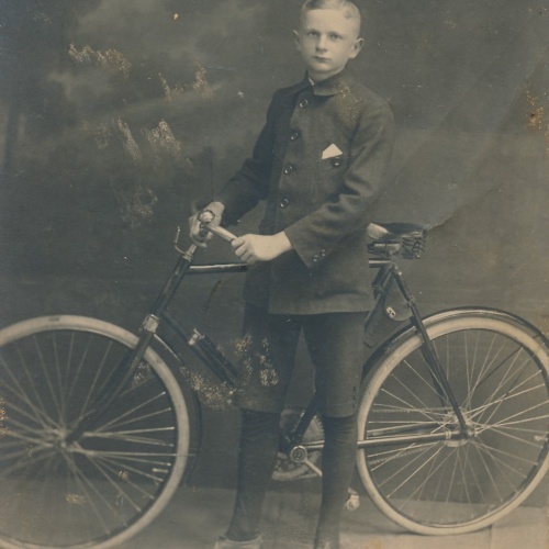 AK Annodazumals ein Mann mit Fahrrad Ansichtskarte (15205)