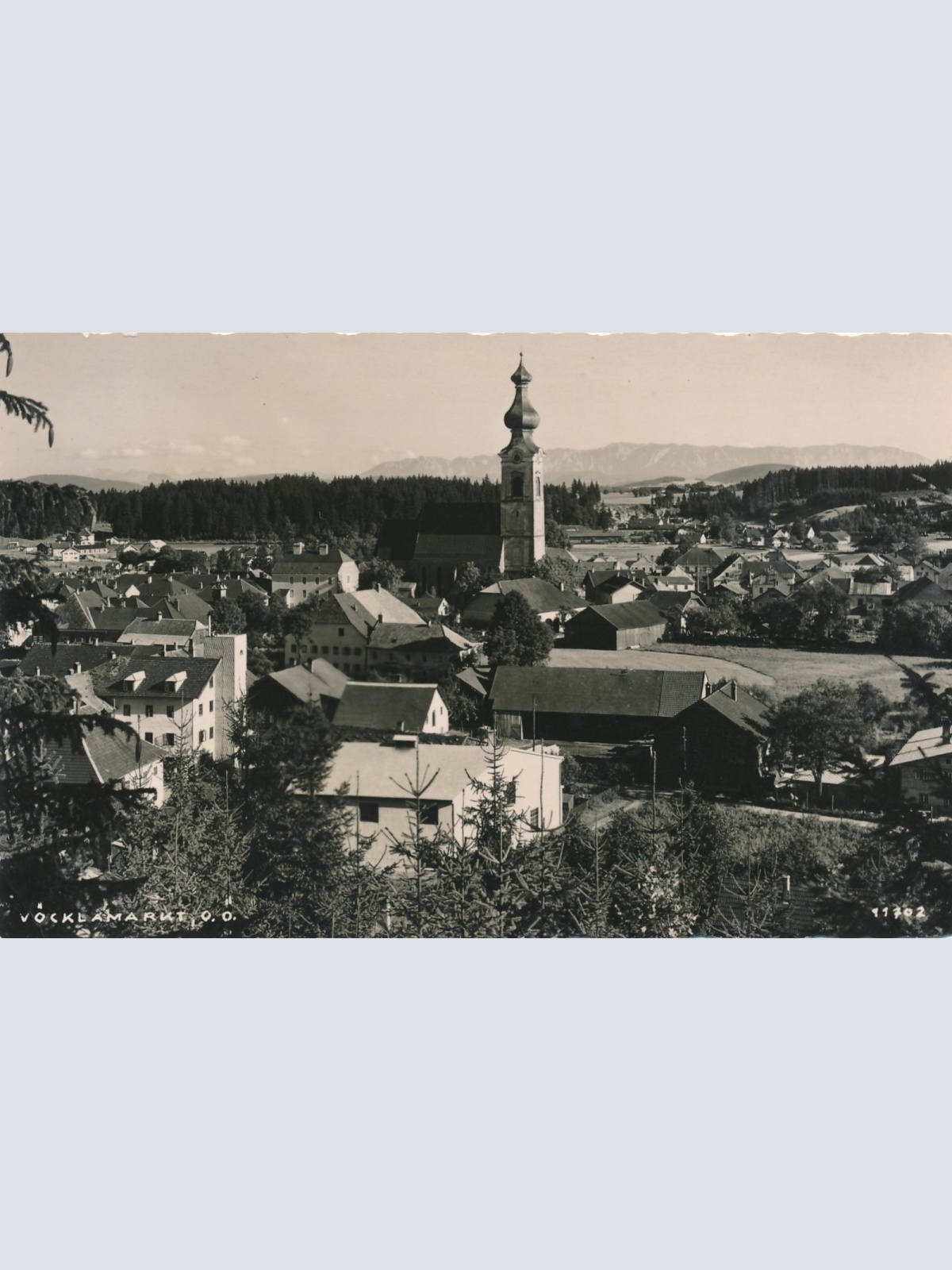 AK aus Vöcklamarkt Oberösterreich mit Kirchturm Ansichtskarte (15200)