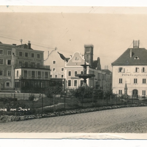 AK aus Schärding am Inn mit Post und Sparkasse Oberöst. Ansichtskarte (16388)