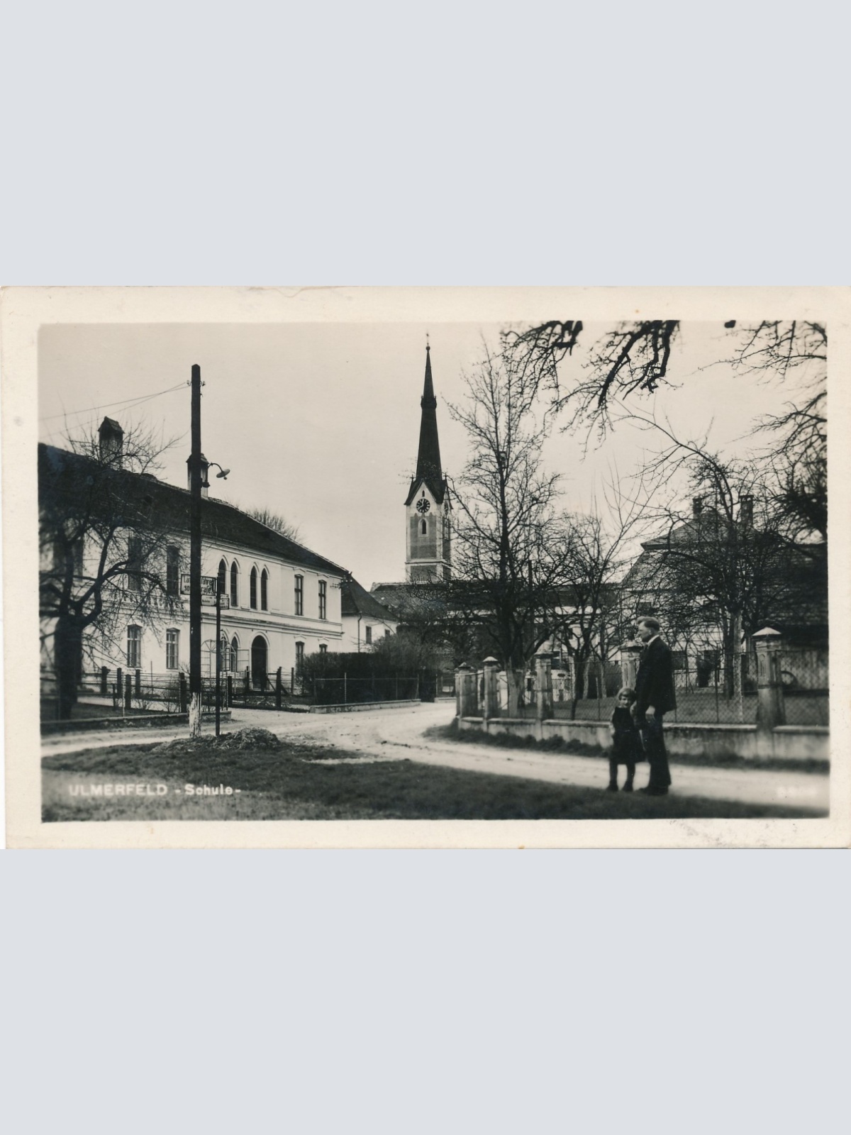 AK aus Ulmerfeld mit Schule Niederösterreich Ansichtskarte (16307)