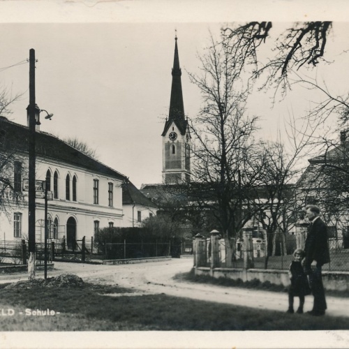 AK aus Ulmerfeld mit Schule Niederösterreich Ansichtskarte (16307)