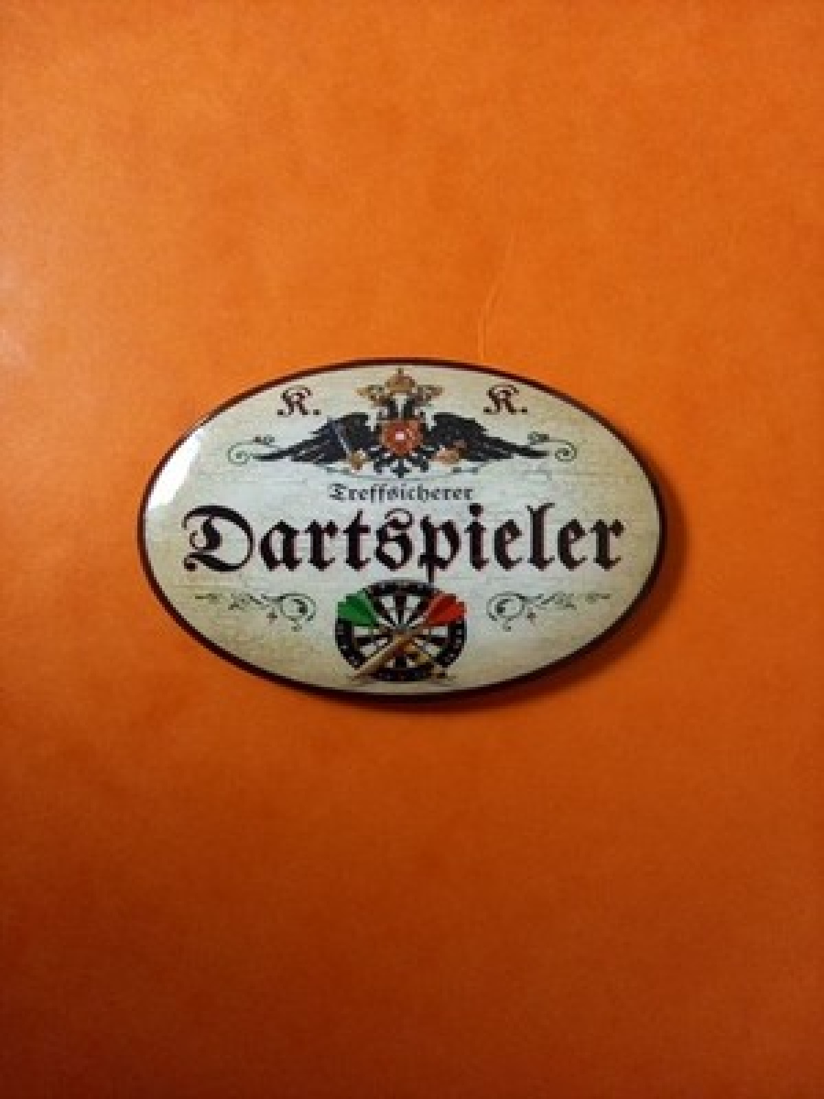 Nostalgie KuK Flaschenöffner Magnet Treffsicherer Dartspieler