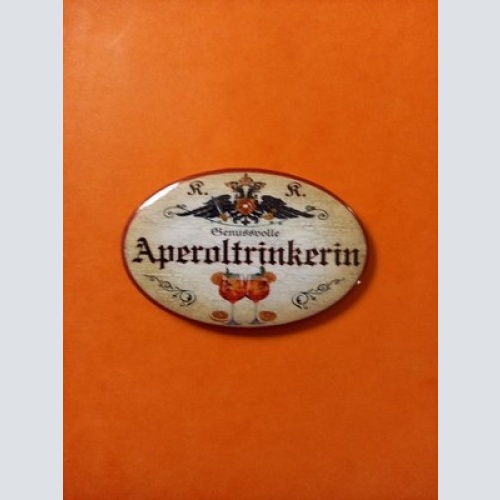 Nostalgie KuK Flaschenöffner Magnet Genussvolle Aperoltrinkerin