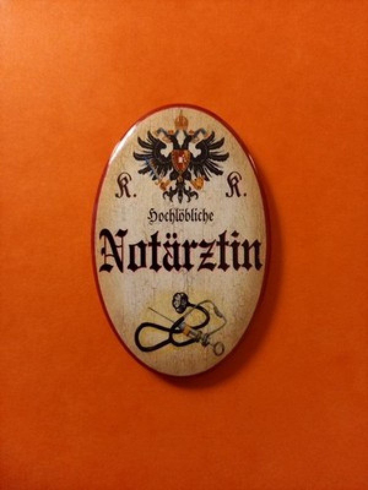 Nostalgie KuK Flaschenöffner Magnet Hochlöbliche Notärztin