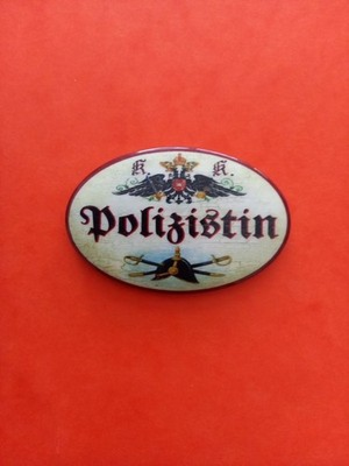 Nostalgie KuK Flaschenöffner Magnet Polizistin