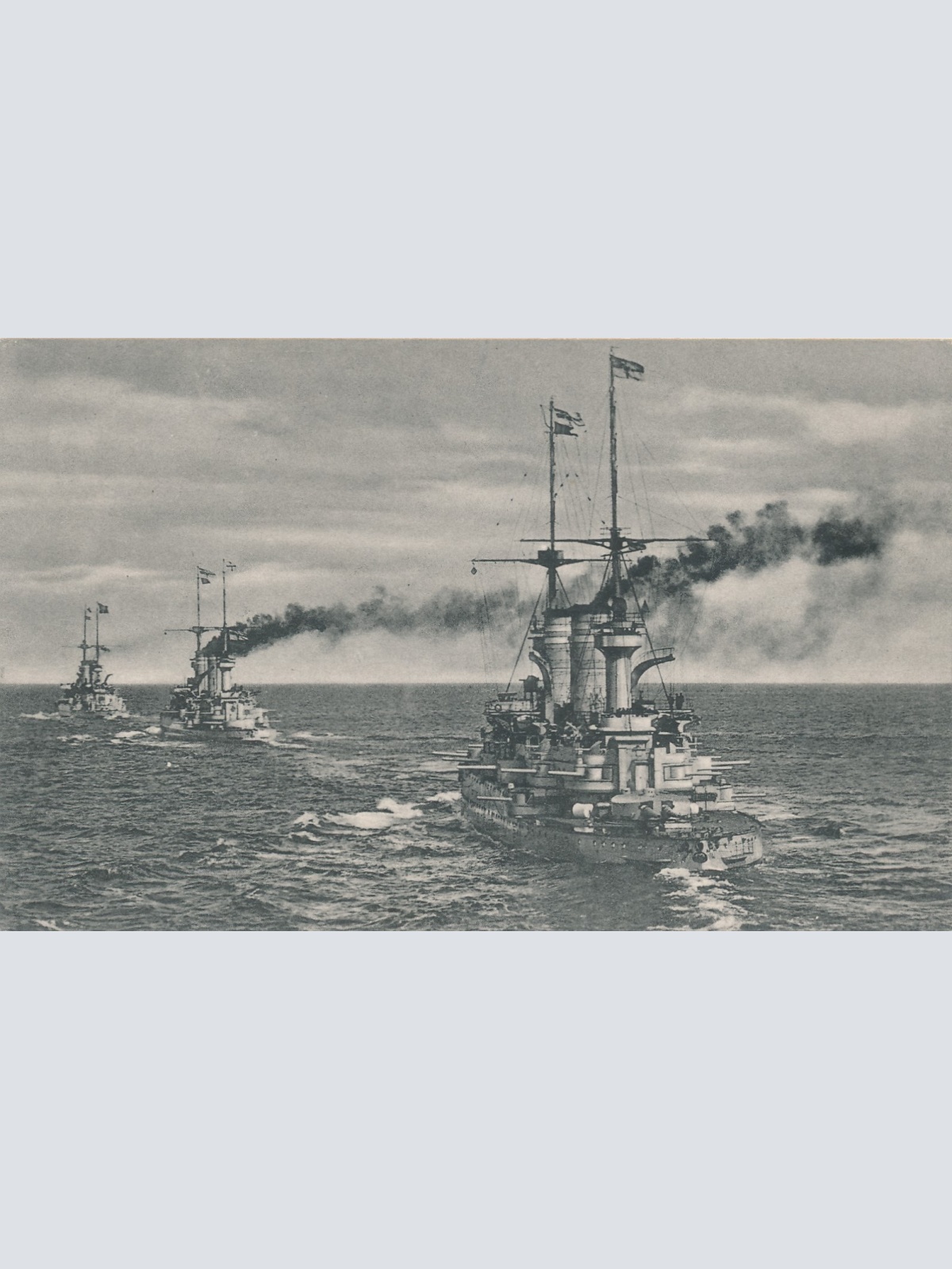 AK von drei Kriegschiffen Ansichtskarte (16958)