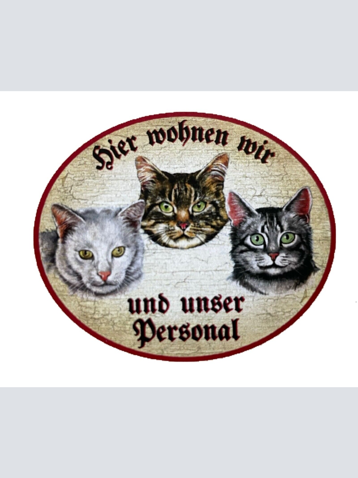 KuK Nostalgie Holzschild "Hier wohnen wir u.u. Personal“ Trio Katze Tabby Weiß