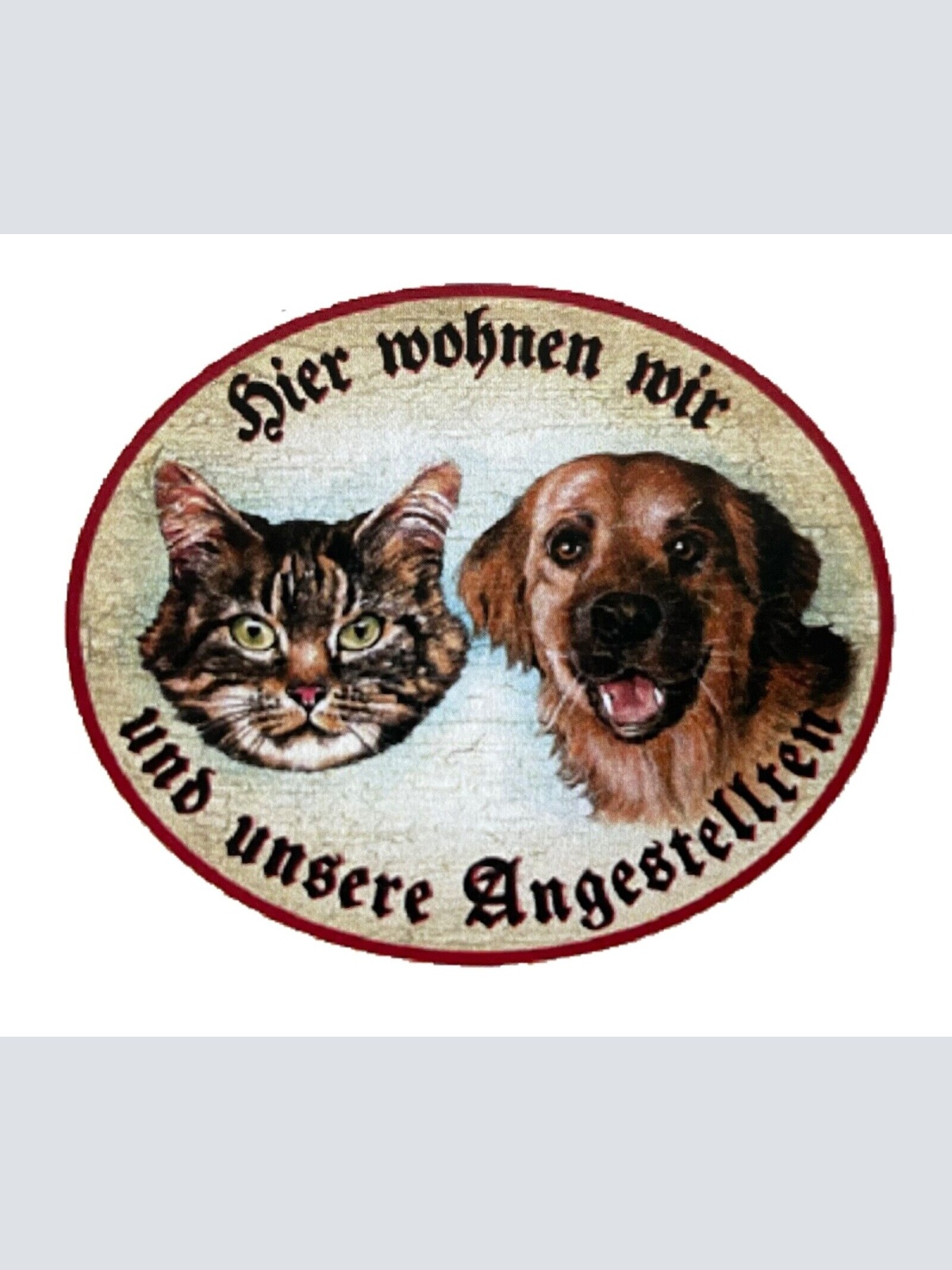 KuK Nostalgie Holzschild "Hier wohnen wir u.u. Angestellte“  Katze Hund Duo